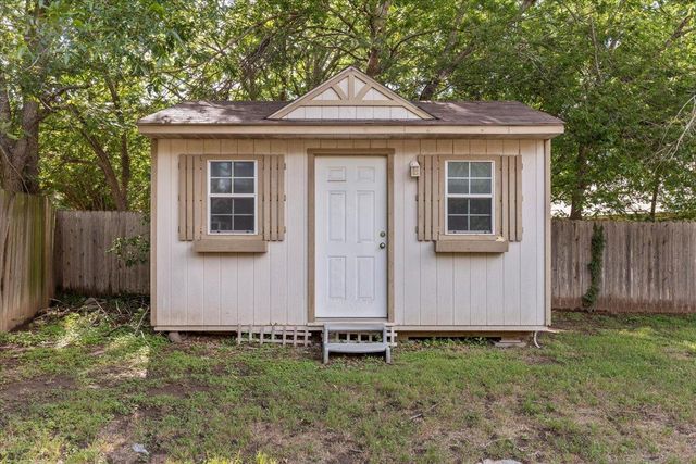 404 N Belinda CT, Bastrop, TX 78602