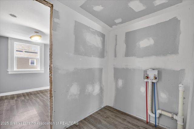 1824 Davis Avenue, Lansing, MI 48910