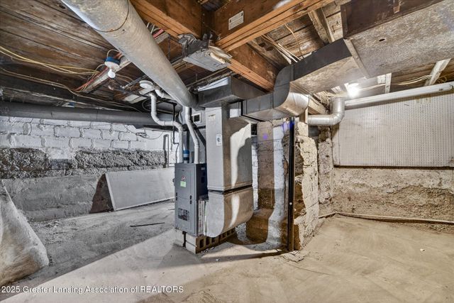 1824 Davis Avenue, Lansing, MI 48910