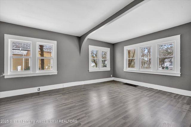 1824 Davis Avenue, Lansing, MI 48910