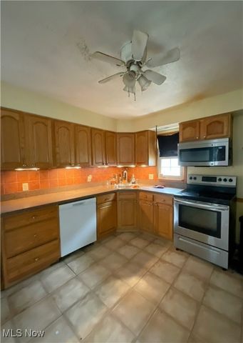 276 E 317 Street, Willowick, OH 44095