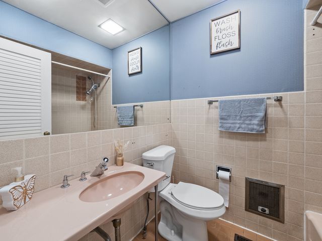 410 Flossmoor Avenue, Waukegan, IL 60085