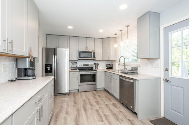 8444 Village Drive, Florence, KY 41042