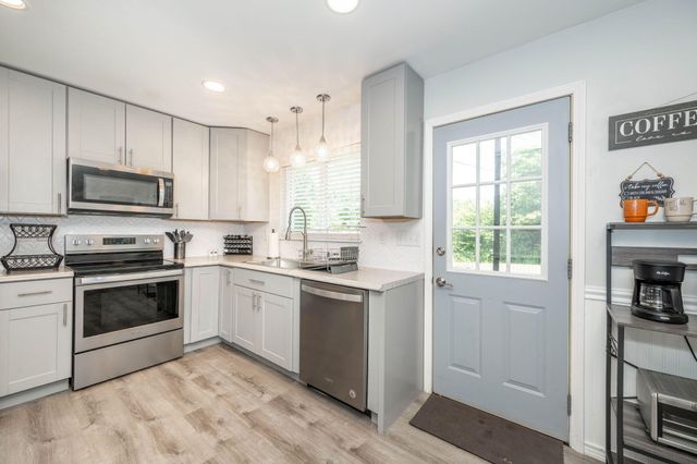 8444 Village Drive, Florence, KY 41042