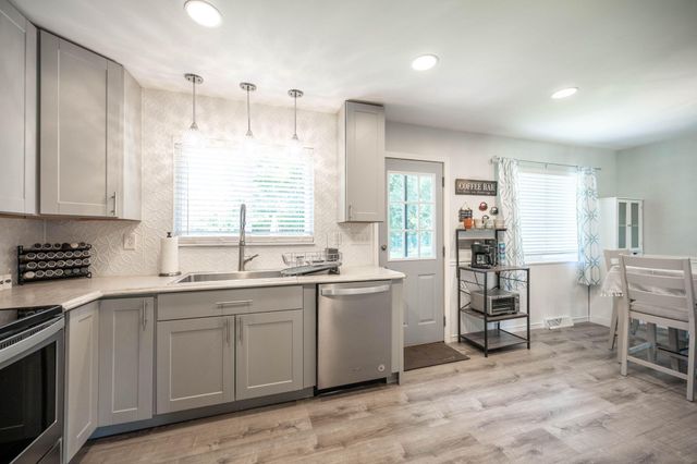 8444 Village Drive, Florence, KY 41042