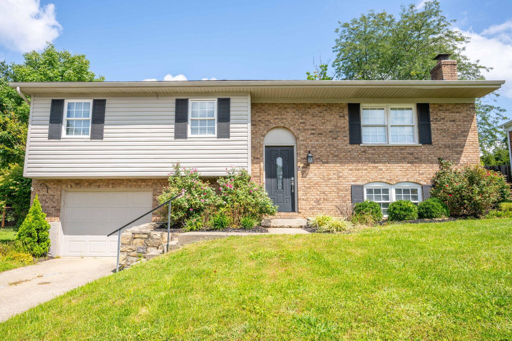 8444 Village Drive, Florence, KY 41042