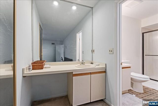 31 Lockley Court, Wayne, NJ 07470