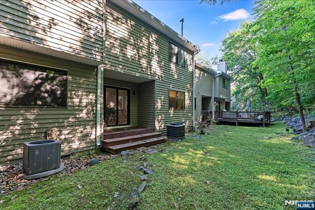 31 Lockley Court, Wayne, NJ 07470