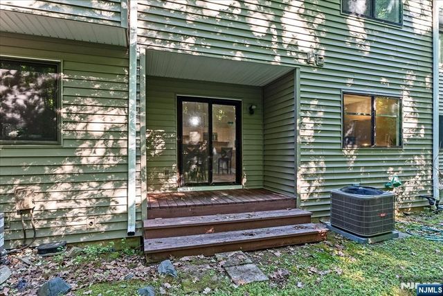 31 Lockley Court, Wayne, NJ 07470