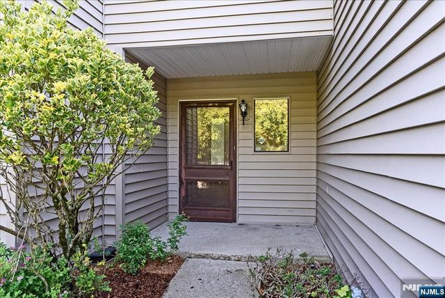 31 Lockley Court, Wayne, NJ 07470