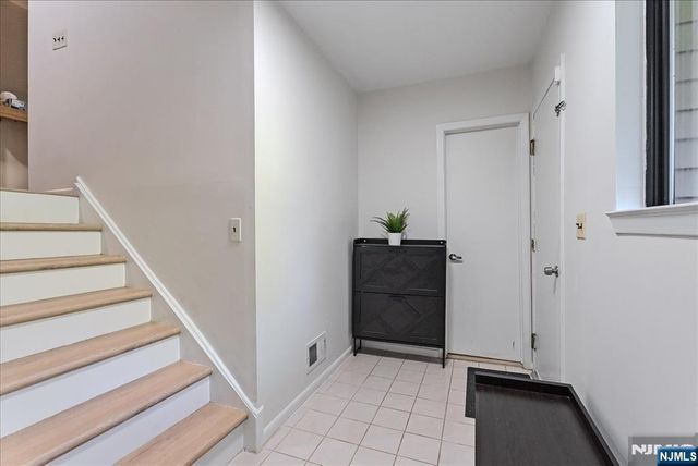 31 Lockley Court, Wayne, NJ 07470