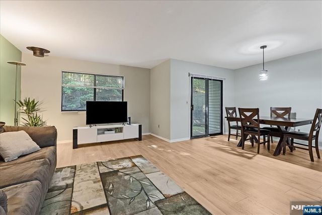 31 Lockley Court, Wayne, NJ 07470
