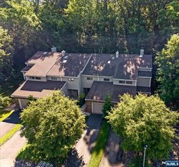 31 Lockley Court, Wayne, NJ 07470
