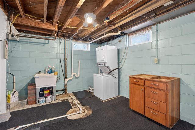 815 Byron Avenue, Waterloo, IA 50702