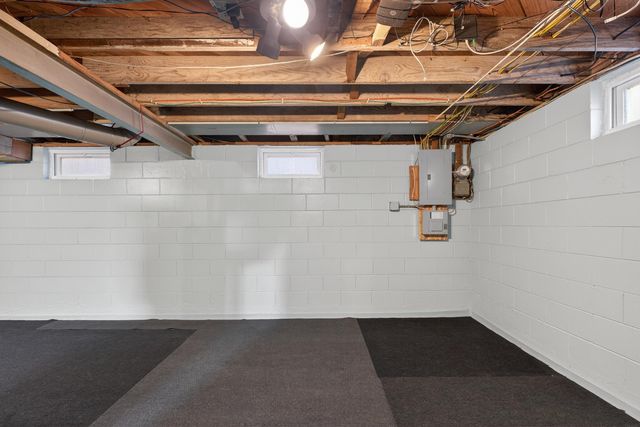 815 Byron Avenue, Waterloo, IA 50702