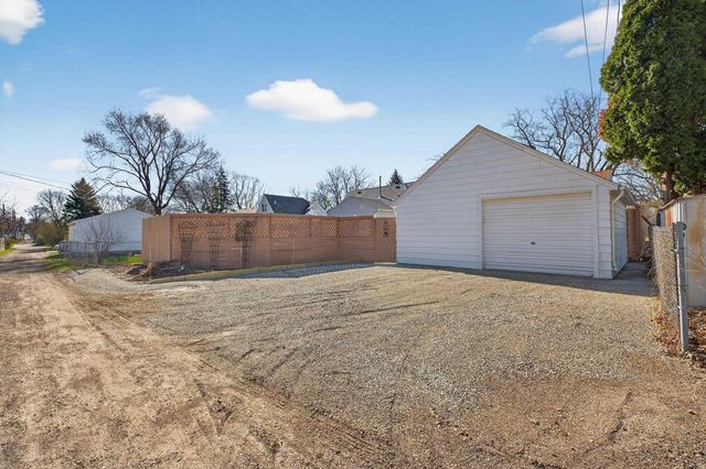 815 Byron Avenue, Waterloo, IA 50702