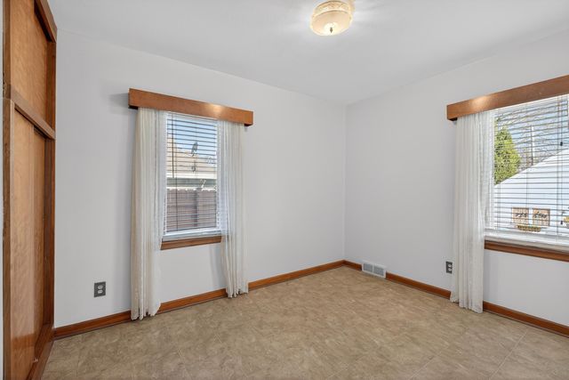 815 Byron Avenue, Waterloo, IA 50702