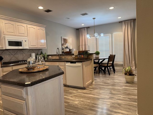 4600 Meadowwood Court, Midland, TX 79705