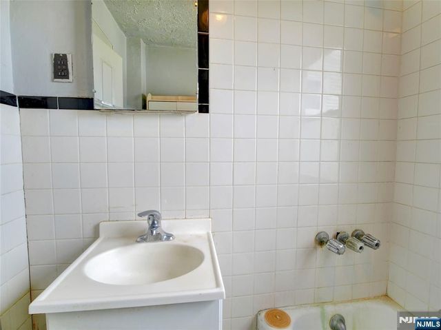 515 Monroe Street, Orange, NJ 07050
