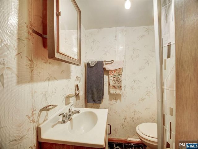 515 Monroe Street, Orange, NJ 07050