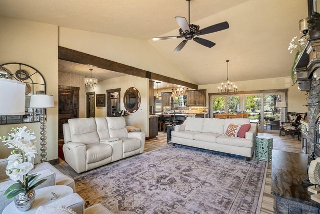 68050 Fryrear Road, Sisters, OR 97759