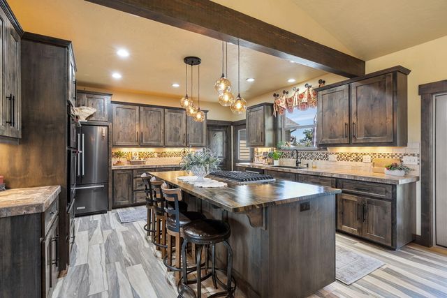 68050 Fryrear Road, Sisters, OR 97759