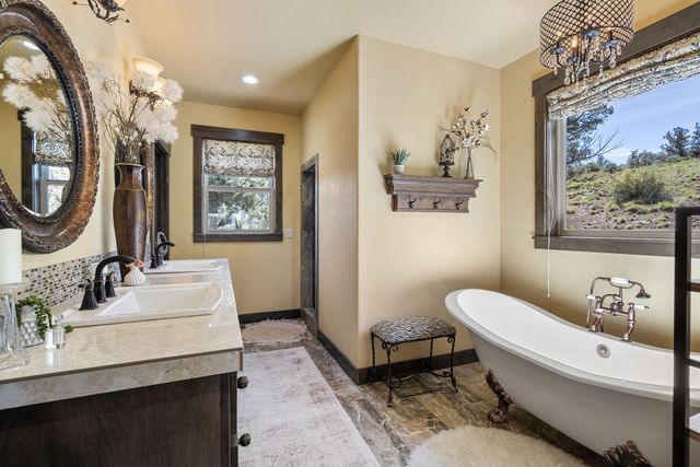 68050 Fryrear Road, Sisters, OR 97759