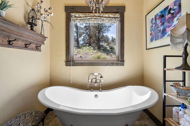 68050 Fryrear Road, Sisters, OR 97759