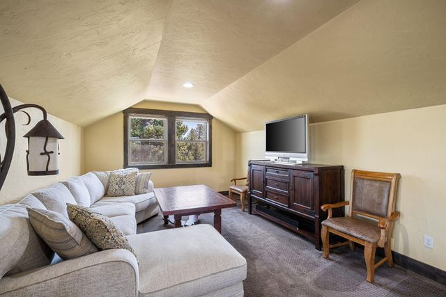 68050 Fryrear Road, Sisters, OR 97759