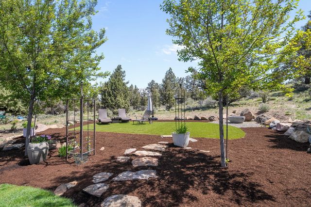 68050 Fryrear Road, Sisters, OR 97759