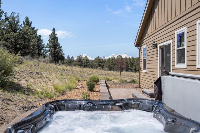 68050 Fryrear Road, Sisters, OR 97759