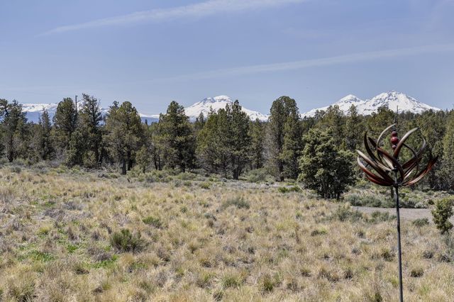 68050 Fryrear Road, Sisters, OR 97759