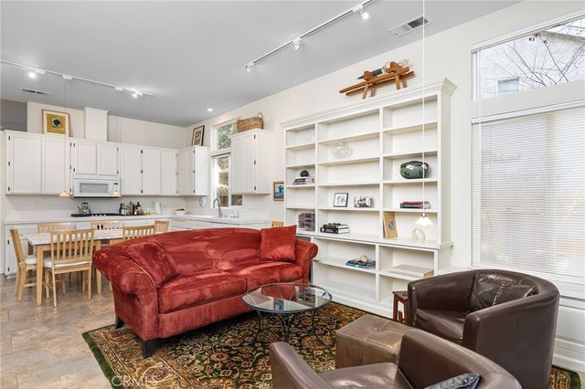 1975 Heritage Oak, Chico, CA 95928