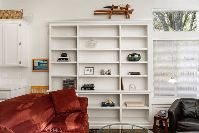 1975 Heritage Oak, Chico, CA 95928