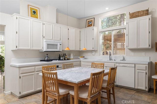 1975 Heritage Oak, Chico, CA 95928