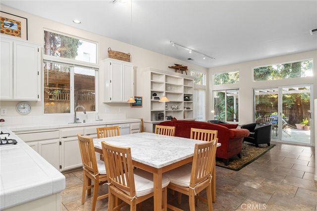 1975 Heritage Oak, Chico, CA 95928