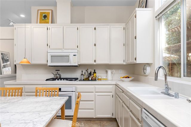 1975 Heritage Oak, Chico, CA 95928