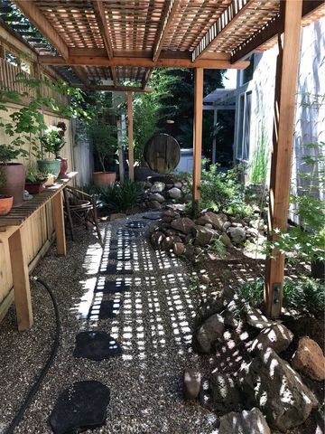 1975 Heritage Oak, Chico, CA 95928