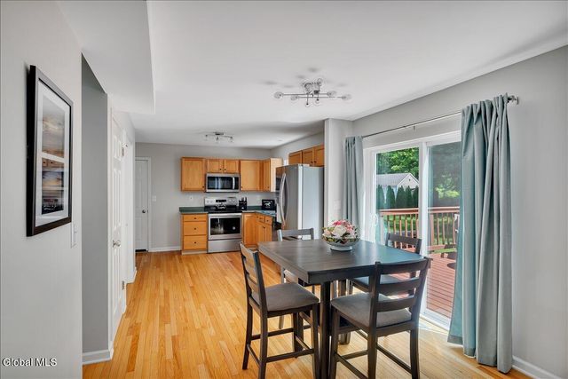 4 Kiliaen Way, Halfmoon, NY 12065