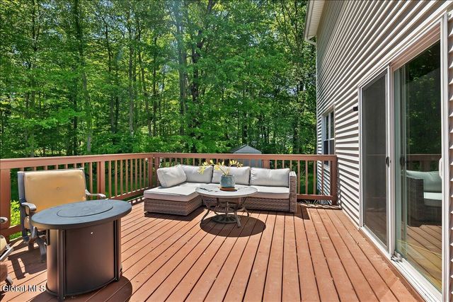 4 Kiliaen Way, Halfmoon, NY 12065