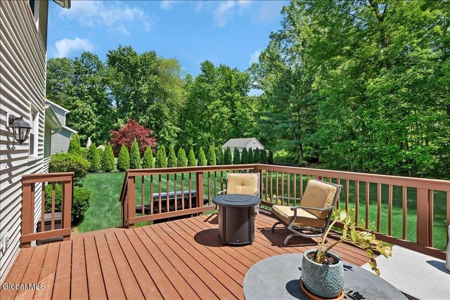 4 Kiliaen Way, Halfmoon, NY 12065