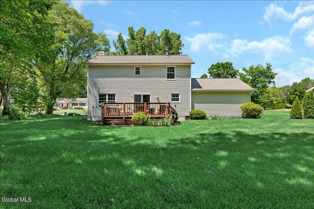 4 Kiliaen Way, Halfmoon, NY 12065