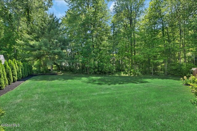 4 Kiliaen Way, Halfmoon, NY 12065