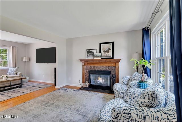 4 Kiliaen Way, Halfmoon, NY 12065