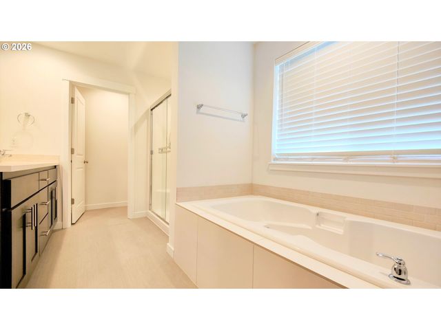 11858 Se HORSE TAIL FALLS Way, Happy Valley, OR 97086