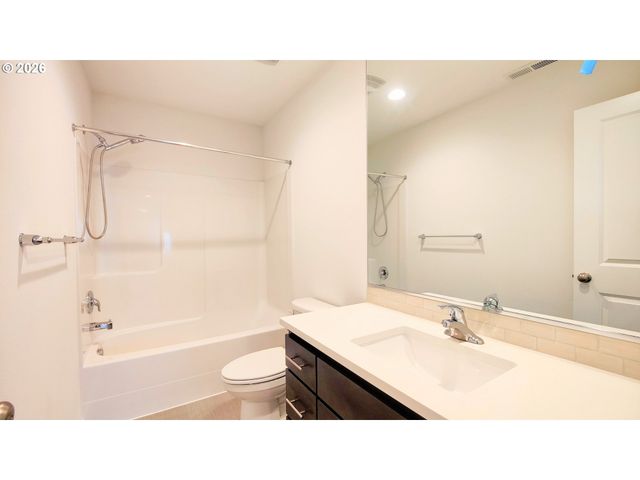 11858 Se HORSE TAIL FALLS Way, Happy Valley, OR 97086