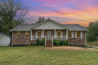 557 Castlegate Dr, Nashville, TN 37217