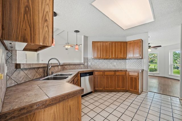 2008 Rochelle Lane, Carrollton, TX 75007