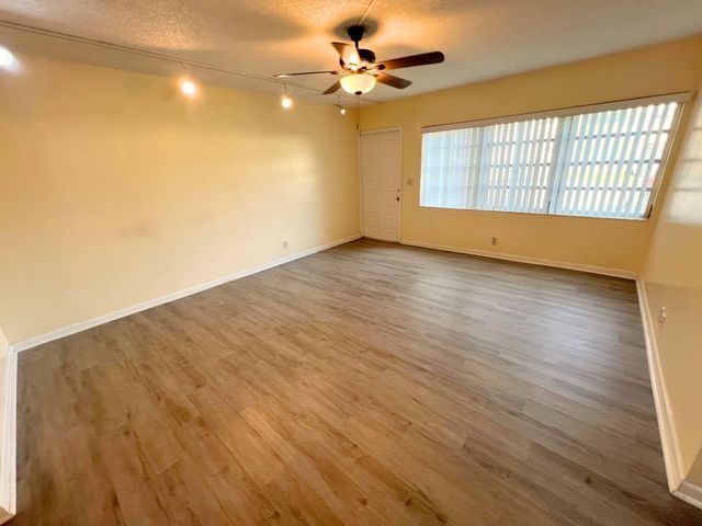 843 Twin Lakes Dr 30B, Coral Springs, FL 33071