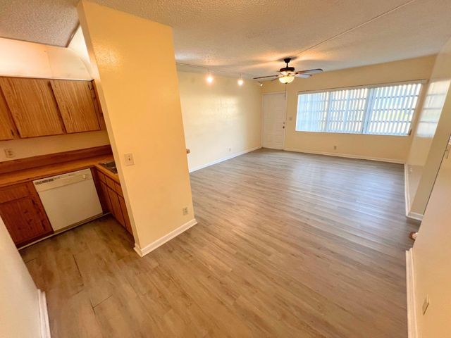 843 Twin Lakes Dr 30B, Coral Springs, FL 33071